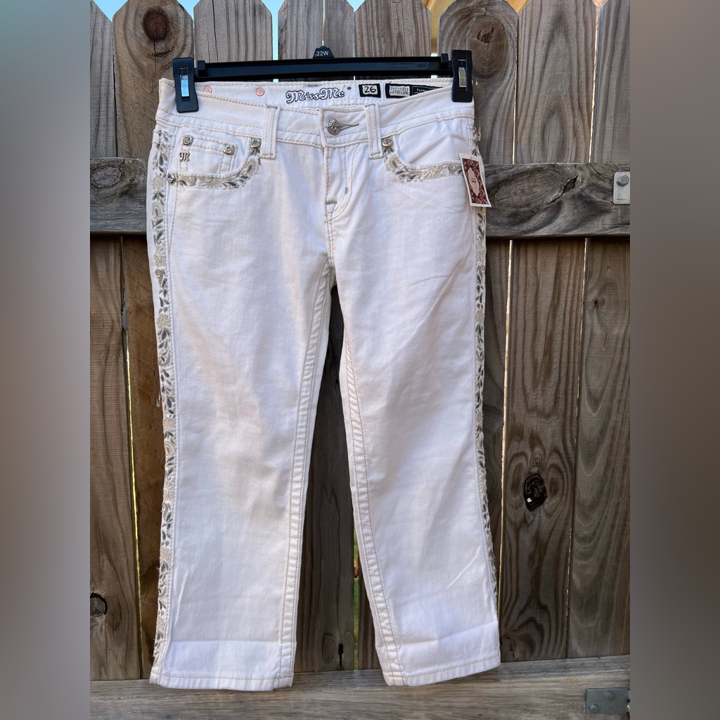 Miss Me White Cuffed Capris